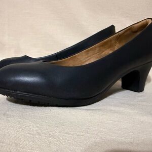 Shoes For Crews Classic Black Heels size 9